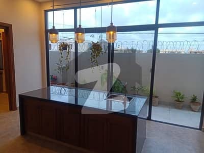 ڈی ایچ اے فیز 8 ڈی ایچ اے ڈیفینس,کراچی میں 3 کمروں کا 1 کنال زیریں پورشن 3.25 لاکھ میں کرایہ پر دستیاب ہے۔