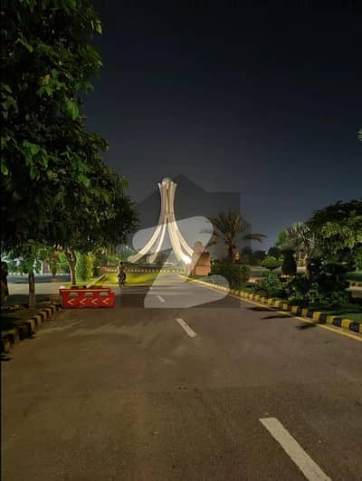 01 Kanal Prime Location Facing Park 80 feet Wide Road LDA Approved Phase 2