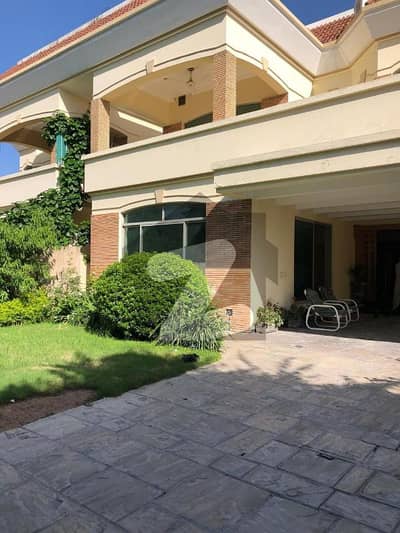 Elegant 7-Bedroom triple-storey 1000 sq yrds house for rent in F-6