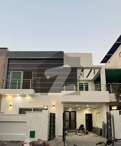 سوئی گیس سوسائٹی فیز 1 - بلاک ڈی سوئی گیس سوسائٹی فیز 1,سوئی گیس ہاؤسنگ سوسائٹی,لاہور میں 5 کمروں کا 1 کنال مکان 7.5 کروڑ میں برائے فروخت۔