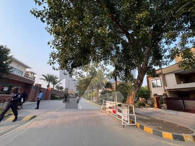 Invest In Your Future In Park View City Lahore