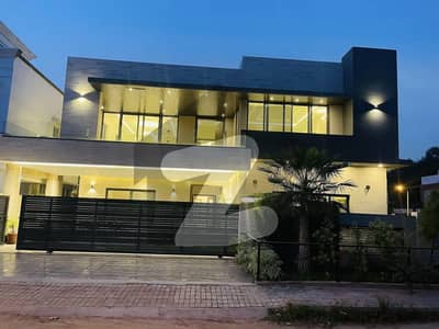 بحریہ ٹاؤن فیز 8 ۔ بلاک اے بحریہ ٹاؤن فیز 8,بحریہ ٹاؤن راولپنڈی,راولپنڈی میں 6 کمروں کا 1 کنال مکان 2.5 لاکھ میں کرایہ پر دستیاب ہے۔