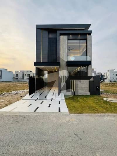 ڈی ایچ اے فیز 6 ڈیفنس (ڈی ایچ اے),لاہور میں 3 کمروں کا 5 مرلہ مکان 2.5 کروڑ میں برائے فروخت۔