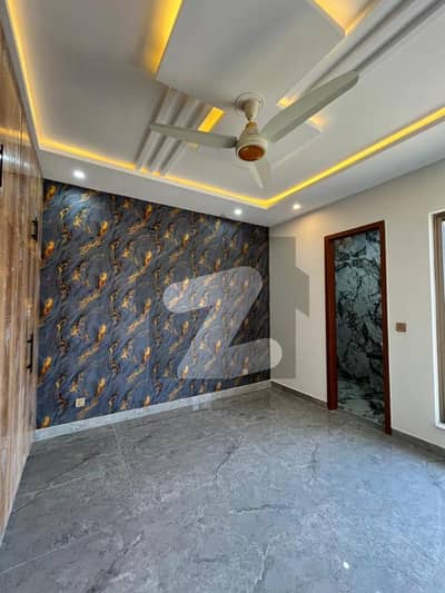 لیک سٹی۔ سیکٹر ایم 7 ۔ بلاک سی 1 لیک سٹی ۔ سیکٹرایم ۔ 7,لیک سٹی,رائیونڈ روڈ,لاہور میں 4 کمروں کا 5 مرلہ مکان 2.6 کروڑ میں برائے فروخت۔