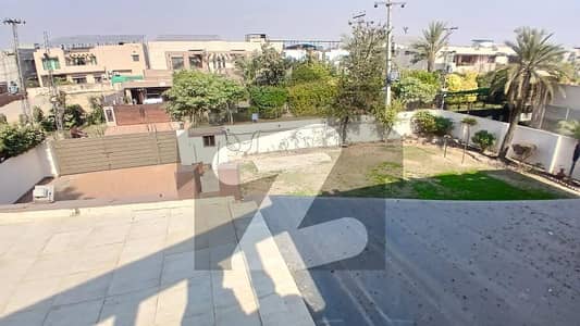 2 KANAL ELEGANT AND FULLY MAINTAINED SUPER HOT LOCATED BUNGALOW IS AVAILABLE IN THE BEST BLOCK OF DHA LAHORE.