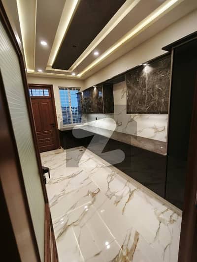 آئی ۔ 11 اسلام آباد میں 5 کمروں کا 4 مرلہ مکان 2.85 کروڑ میں برائے فروخت۔