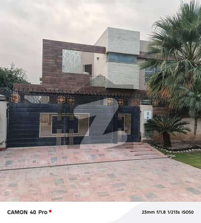 FULLY FURNISHED NEARBY PARK 20 MARLA ELEGANT AND FULLY MAINTAINED SUPER HOT LOCATED BUNGALOW IS AVAILABLE IN THE BEST BLOCK OF DHA LAHORE.