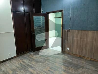 ڈی ایچ اے فیز 1 - بلاک ایچ فیز 1,ڈیفنس (ڈی ایچ اے),لاہور میں 2 کمروں کا 4 مرلہ دفتر 51.0 ہزار میں کرایہ پر دستیاب ہے۔