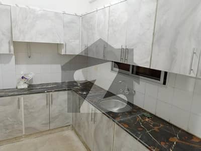 فیڈرل گورنمنٹ ایمپلائز ہاؤسنگ فاؤنڈیشن سکیم 33,کراچی میں 2 کمروں کا 5 مرلہ فلیٹ 82.0 لاکھ میں برائے فروخت۔