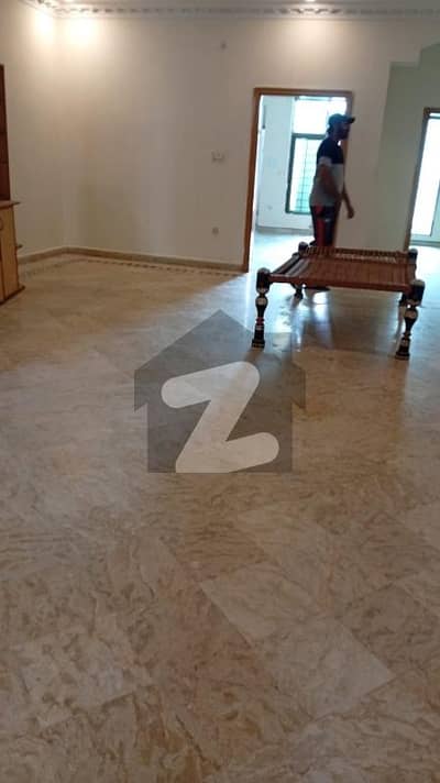 18 MARLA FIRST FLOOR HOT LOCATION