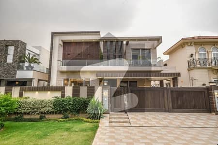 20 MARLA ELEGANT AND FULLY MAINTAINED SUPER HOT LOCATED BUNGALOW'S UPPER PORTION IS AVAILABLE IN THE BEST BLOCK OF DHA LAHORE.