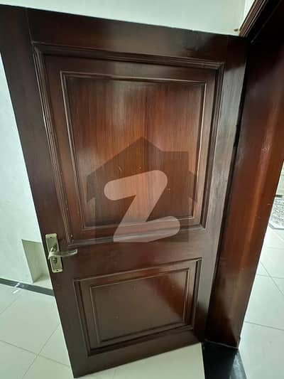 جی ۔ 11/1 جی ۔ 11,اسلام آباد میں 4 کمروں کا 5 مرلہ مکان 3.9 کروڑ میں برائے فروخت۔