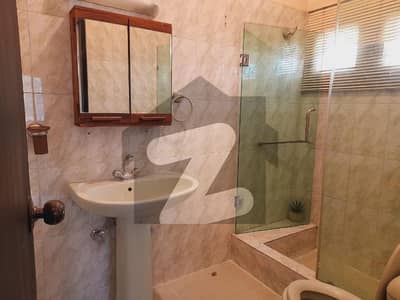 ایف ۔ 7 اسلام آباد میں 4 کمروں کا 1 کنال مکان 4.7 لاکھ میں کرایہ پر دستیاب ہے۔ ایف ۔ 7 اسلام آباد میں 4 کمروں کا 1 کنال مکان 4.7 لاکھ میں کرایہ پر دستیاب ہے۔