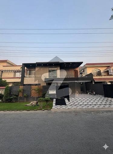 1 kinal ULTRA MODERN CORNER HOUSE FOR SALE IN NFC SOCIETY PHASE 1 LAHORE