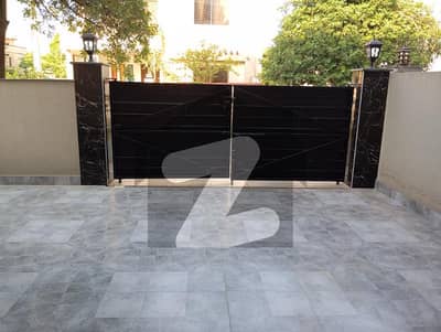 واپڈا سٹی ۔ بلاک کے واپڈا سٹی,فیصل آباد میں 4 کمروں کا 10 مرلہ مکان 4.0 کروڑ میں برائے فروخت۔