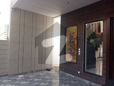 10 MARLA BRAND NEW LUXURY HOUSE FOR SALE