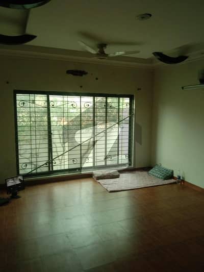 ڈی ایچ اے فیز 3 - بلاک ایکس فیز 3,ڈیفنس (ڈی ایچ اے),لاہور میں 5 کمروں کا 1 کنال مکان 6.5 کروڑ میں برائے فروخت۔