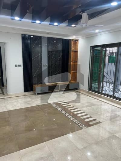 1 Kanal Luxury House For Rent DHA Phase 3
