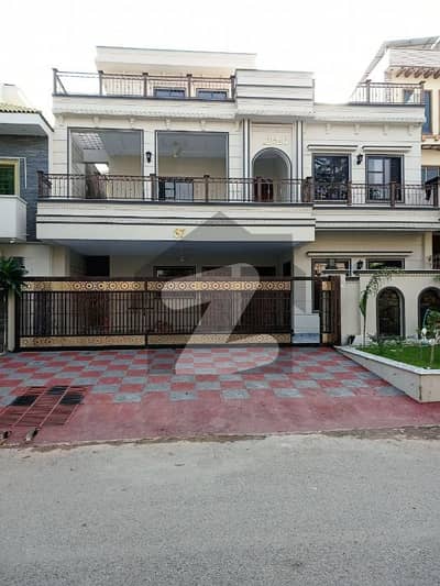 جی ۔ 13 اسلام آباد میں 6 کمروں کا 14 مرلہ مکان 11.5 کروڑ میں برائے فروخت۔