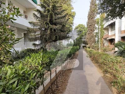 عسکری 1 عسکری,لاہور میں 3 کمروں کا 10 مرلہ فلیٹ 2.5 کروڑ میں برائے فروخت۔