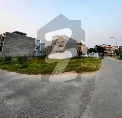 ڈی ایچ اے 9 ٹاؤن ۔ بلاک بی ڈی ایچ اے 9 ٹاؤن,ڈیفنس (ڈی ایچ اے),لاہور میں 5 مرلہ رہائشی پلاٹ 99.0 لاکھ میں برائے فروخت۔