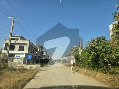 5 Marla level Sunface plot of Good location For sale