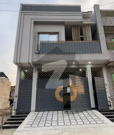 ریگی ماڈل ٹاؤن فیز4 ۔ بلاک سی1 ریگی ماڈل ٹاؤن فیز 4,ریگی ماڈل ٹاؤن,پشاور میں 8 کمروں کا 5 مرلہ مکان 2.4 کروڑ میں برائے فروخت۔