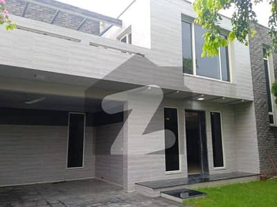 ڈی ایچ اے فیز 2 ڈیفنس (ڈی ایچ اے),لاہور میں 5 کمروں کا 1 کنال مکان 2.3 لاکھ میں کرایہ پر دستیاب ہے۔