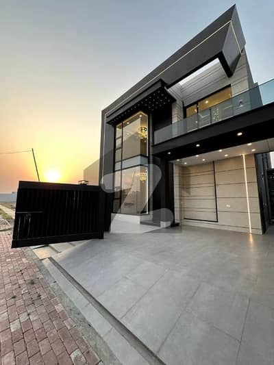 بحریہ ٹاؤن نرگس بلاک بحریہ ٹاؤن سیکٹر سی,بحریہ ٹاؤن,لاہور میں 5 کمروں کا 10 مرلہ مکان 3.7 کروڑ میں برائے فروخت۔