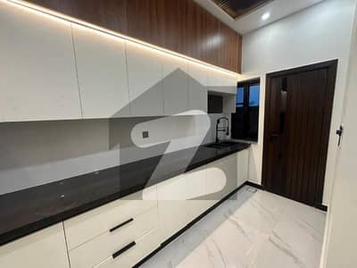 10 marla house available for sale