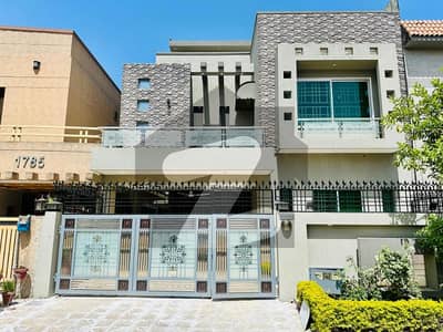 10 Marla House available for rent in Bahria Town rawalpindai