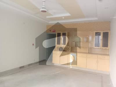 08 MARLA COMMERCIAL FLOOR AVAILABLE