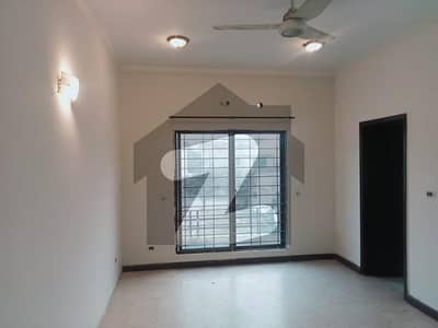 01 KANAL SLIGHTLY USED LUXURY BUNGALOW AVAILABLE FOR RENT