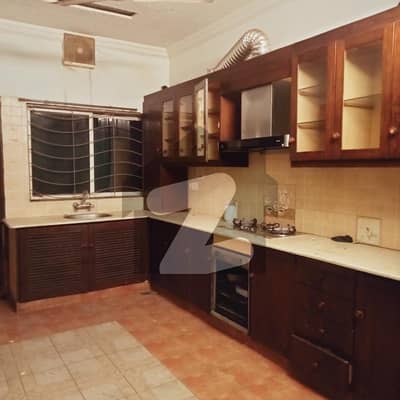 ای ۔ 11 اسلام آباد میں 3 کمروں کا 16 مرلہ زیریں پورشن 1.25 لاکھ میں کرایہ پر دستیاب ہے۔