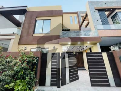 بحریہ ٹاؤن جناح بلاک بحریہ ٹاؤن سیکٹر ای,بحریہ ٹاؤن,لاہور میں 3 کمروں کا 5 مرلہ مکان 2.05 کروڑ میں برائے فروخت۔