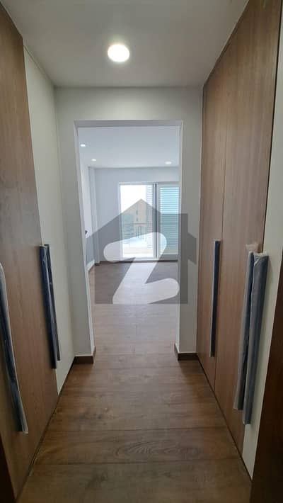 پینٹا سکوائر بائے ڈی ایچ اے لاهور ڈی ایچ اے فیز 5,ڈیفنس (ڈی ایچ اے),لاہور میں 1 کمرے کا 3 مرلہ فلیٹ 1.4 لاکھ میں کرایہ پر دستیاب ہے۔