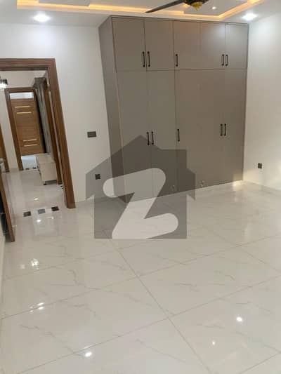 بحریہ ٹاؤن فیز 8 ۔ سفاری ویلی بحریہ ٹاؤن فیز 8,بحریہ ٹاؤن راولپنڈی,راولپنڈی میں 5 کمروں کا 8 مرلہ مکان 1.2 لاکھ میں کرایہ پر دستیاب ہے۔