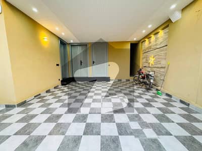 بحریہ ٹاؤن فیز 8 بحریہ ٹاؤن راولپنڈی,راولپنڈی میں 5 کمروں کا 8 مرلہ مکان 3.4 کروڑ میں برائے فروخت۔