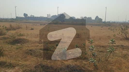 ڈی ایچ اے فیز 8 - بلاک وی فیز 8,ڈیفنس (ڈی ایچ اے),لاہور میں 1 کنال رہائشی پلاٹ 3.98 کروڑ میں برائے فروخت۔