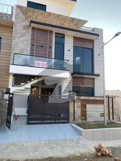 ایم پی سی ایچ ایس - بلاک سی 1 ایم پی سی ایچ ایس ۔ ملٹی گارڈنز,بی ۔ 17,اسلام آباد میں 4 کمروں کا 5 مرلہ مکان 2.74 کروڑ میں برائے فروخت۔