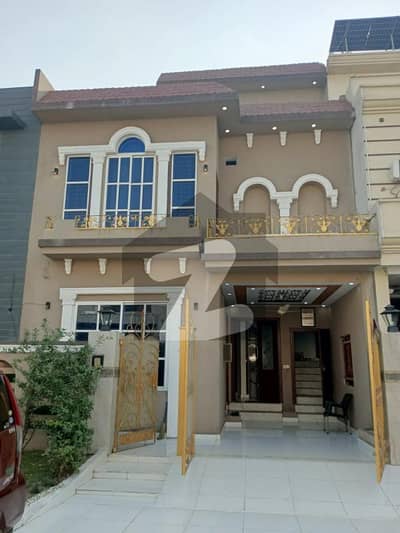 سٹی ہاؤسنگ سوسائٹی گوجرانوالہ میں 5 مرلہ مکان 2.1 کروڑ میں برائے فروخت۔