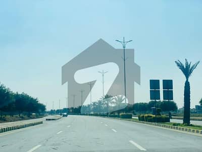 ڈی ایچ اے فیز 7 - بلاک وائے فیز 7,ڈیفنس (ڈی ایچ اے),لاہور میں 1 کنال رہائشی پلاٹ 4.1 کروڑ میں برائے فروخت۔