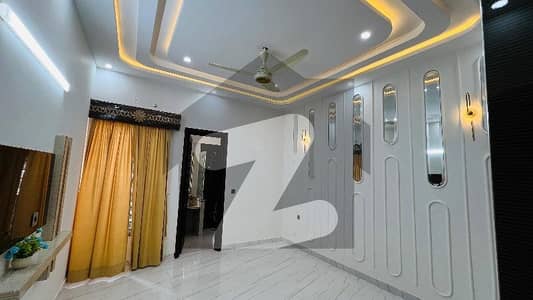 ایل ڈی اے ایوینیو ۔ بلاک جے ایل ڈی اے ایوینیو,لاہور میں 6 کمروں کا 10 مرلہ مکان 1.5 لاکھ میں کرایہ پر دستیاب ہے۔