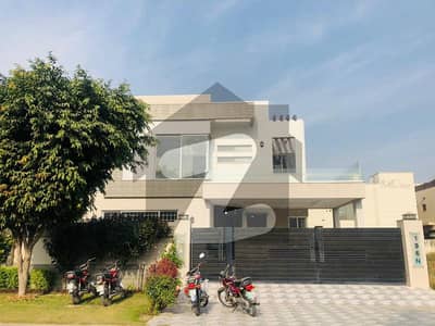 ڈی ایچ اے فیز 4 ڈیفنس (ڈی ایچ اے),لاہور میں 5 کمروں کا 1 کنال مکان 2.3 لاکھ میں کرایہ پر دستیاب ہے۔