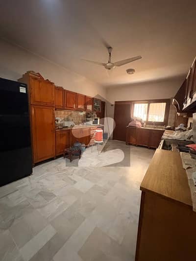 ڈی ایچ اے فیز 5 ڈی ایچ اے ڈیفینس,کراچی میں 4 کمروں کا 1 کنال مکان 9.25 کروڑ میں برائے فروخت۔