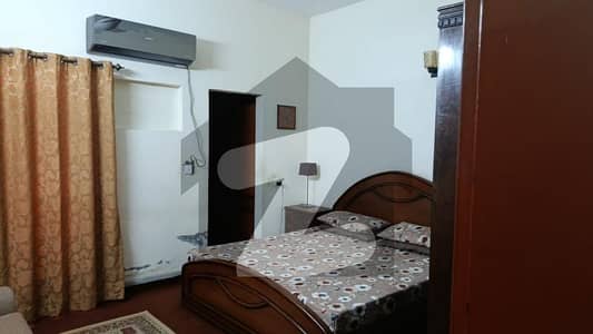 1 Luxury Bedroom Attached Washroom near Ali Town Train Station