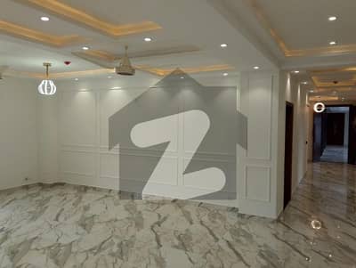 عسکری 11 - سیکٹر ڈی عسکری 11,عسکری,لاہور میں 3 کمروں کا 10 مرلہ فلیٹ 1.45 لاکھ میں کرایہ پر دستیاب ہے۔