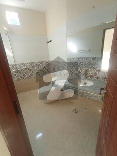 نواب ٹاؤن لاہور میں 5 کمروں کا 5 مرلہ مکان 2.35 کروڑ میں برائے فروخت۔