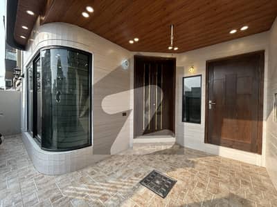 پارک ویو سٹی ۔ کرسٹل بلاک پارک ویو سٹی,لاہور میں 4 کمروں کا 5 مرلہ مکان 1.85 کروڑ میں برائے فروخت۔