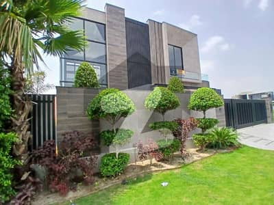 Phase 3 Z Block 1 Kanal Slightly Used Elegant Bungalow Available